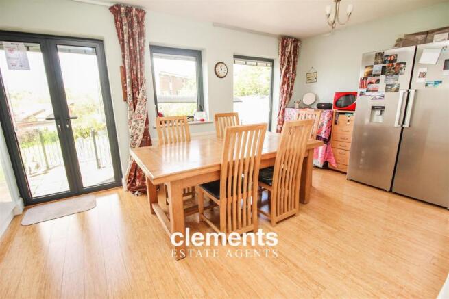 KITCHEN / DINER