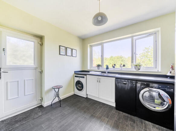 4 bed Detached for sale Image 11
