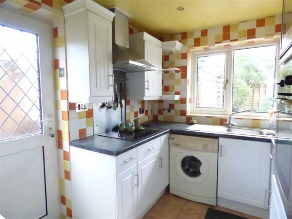 FITTED KITCHEN