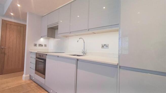 2 bed Flat to rent Image 12