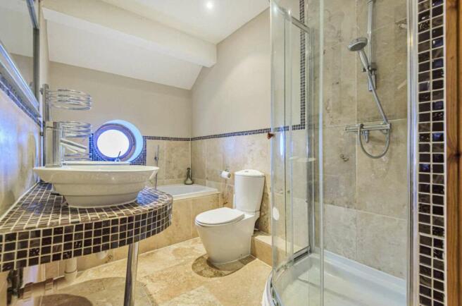 Ensuite to Bed 1