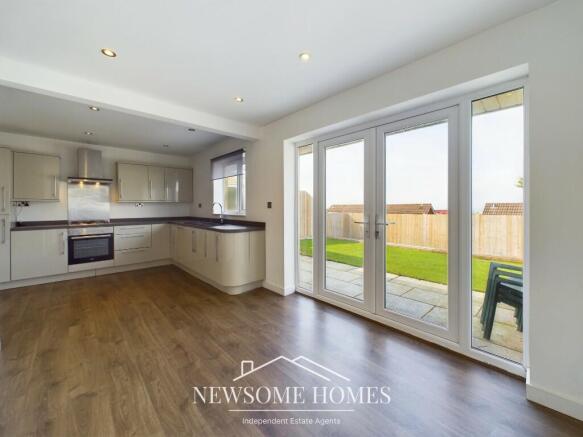 Kitchen/ Dining Room