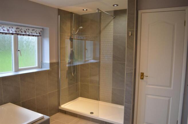 En-Suite Bathroom