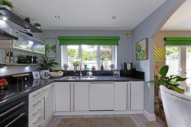 3 bed Semi-Detached for sale Image 12
