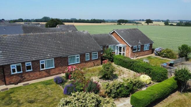 2 bed bungalow for sale Upperfield Drive, Felixst