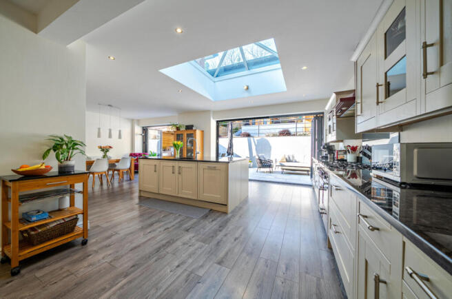 1411098-12-69a8ae...