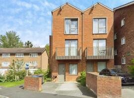 9b, Ravensdale Gardens, Upper Norwood, London SE19 3QD