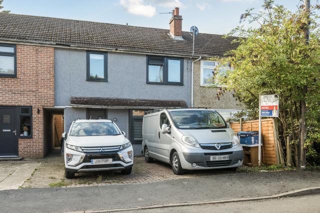3-bed terraced on Cherwell Avenue, Kidlington, £250,000