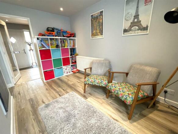 SNUG/INNER HALLWAY