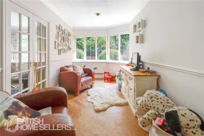 5 bed Bungalow for sale Image 6