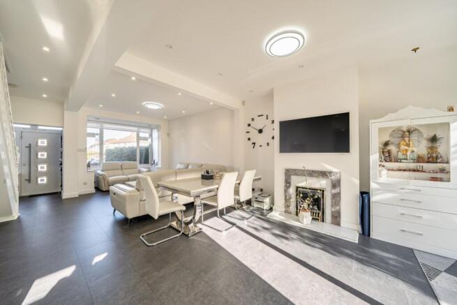 Gammons Lane, Watford, Hertfordshire, WD24 photo 4