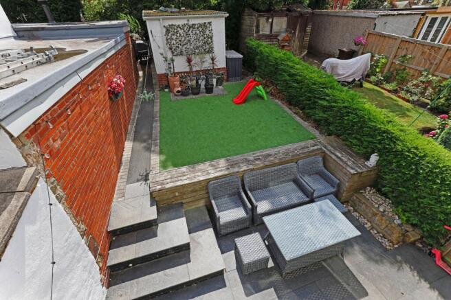 3 bed Terraced to rent Image 4