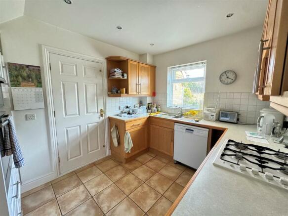 Kitchen 2.jpg