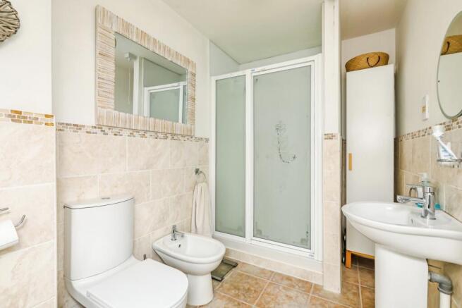 4 bed Link Detached House for sale Image 12
