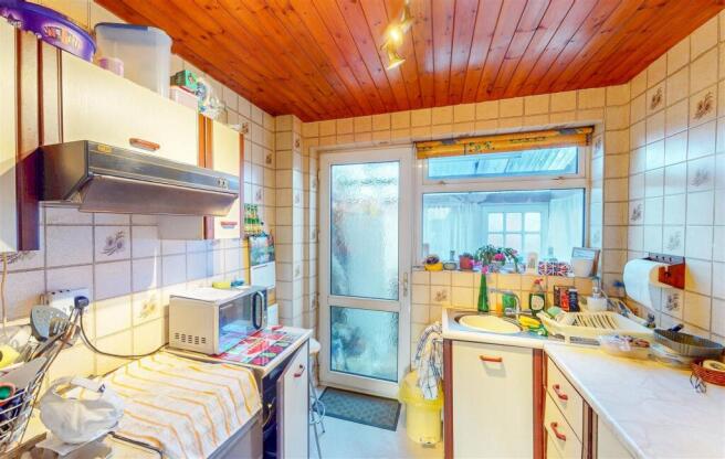 5 bed Semi-Detached for sale Image 5