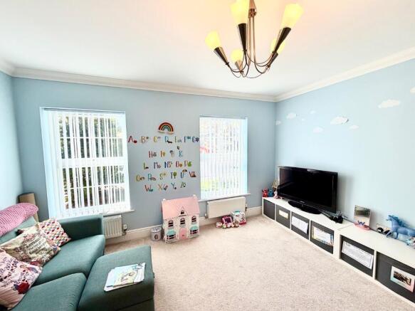 5 bed Detached for sale Image 4