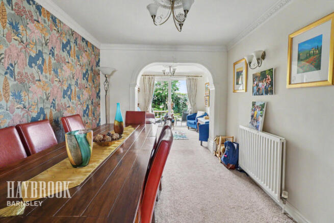 4 bed Detached for sale Image 9
