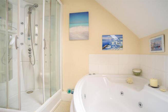 en suite bathroom