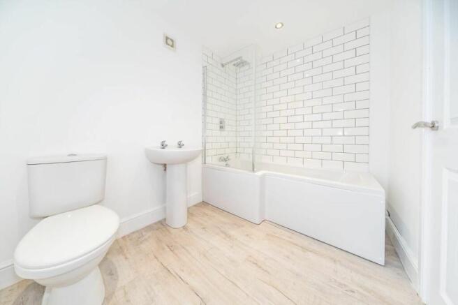 34 LONGTON LANE BATHROOM.jpg