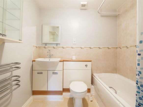 2 bed Apartment for sale Image 5