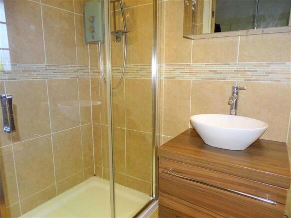 REFIITED MODERN EN SUITE SHOWER ROOM