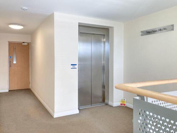 COMMUNAL HALL/LIFT