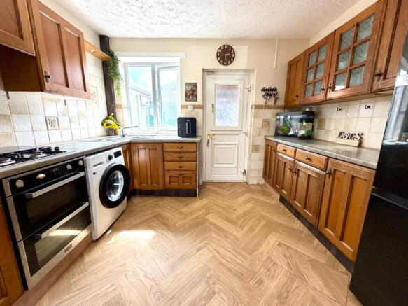 3 bed Semi-Detached for sale Image 4