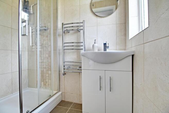 Ensuite to Bed 1