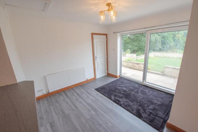 4 bed Semi-Detached to rent Image 6