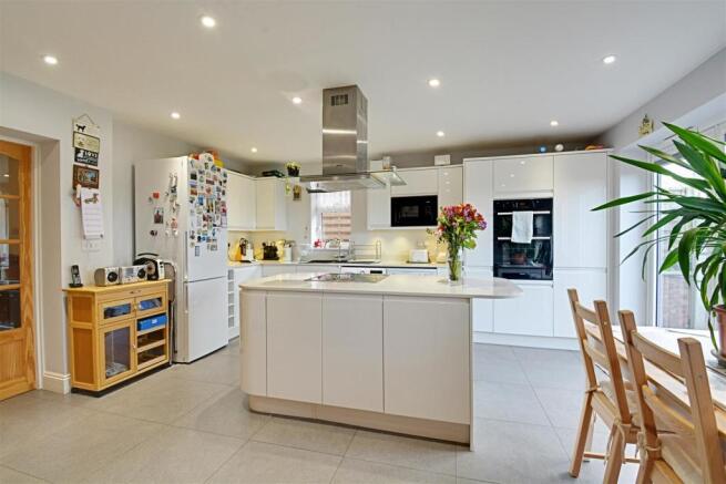 Kitchen 2.jpg
