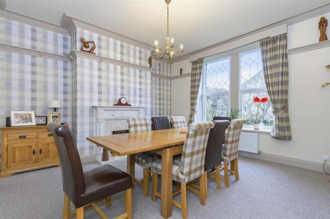 5 bed Detached for sale Image 11