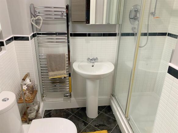 EN SUITE