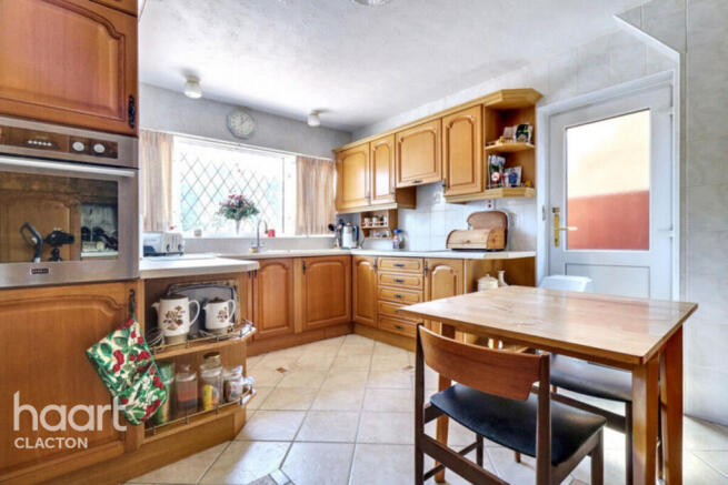 Jaywick Lane, Clacton-On-Sea photo 3