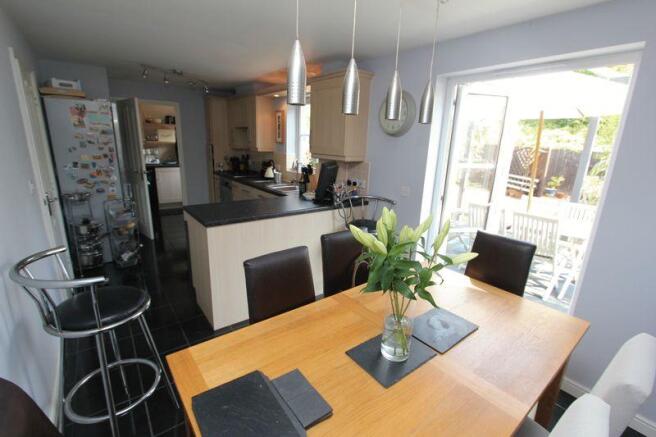 Kitchen/Dining...