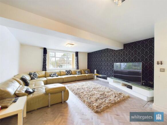 6 bed Detached for sale Image 6