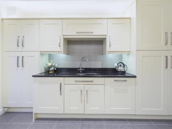 2 bed Flat for sale Image 11