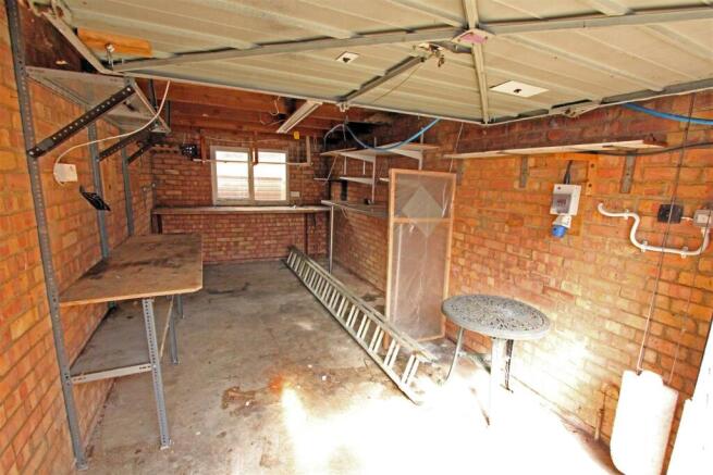 IMG_2490 garage.jpg