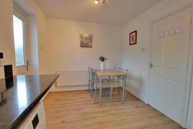 3 bed Semi-Detached for sale Image 6