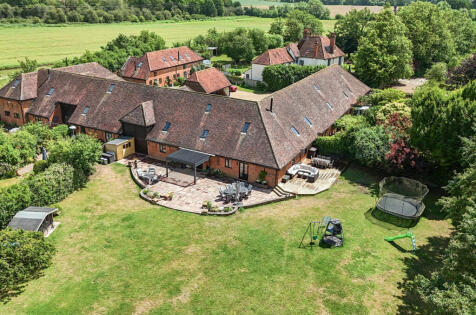 Heywood Farm Barns, Waltham Road, Maidenhead