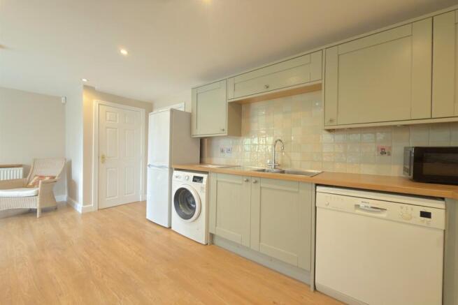 4 bed Detached for sale Image 5