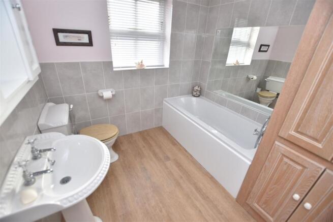 FAMILY BATHROOM
