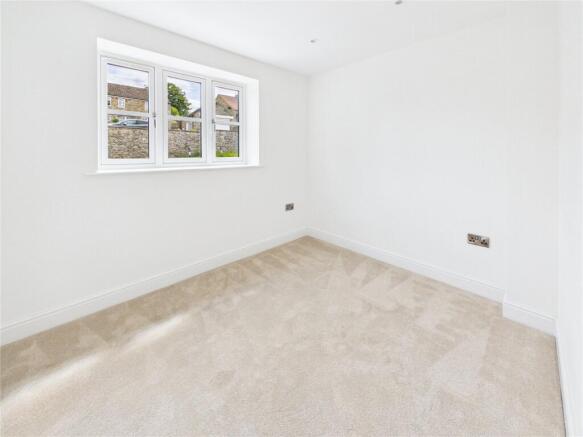 5 bed Detached for sale Image 12