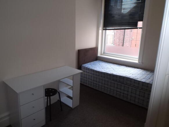 bedroom 2.JPG