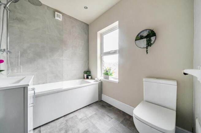 4 bed Terraced to rent Image 12
