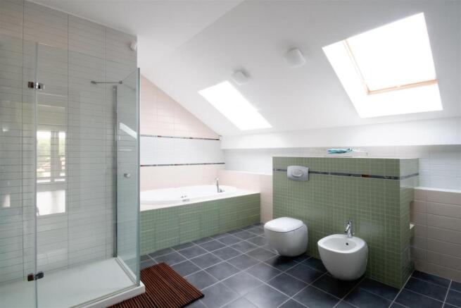 Bathroom 1.