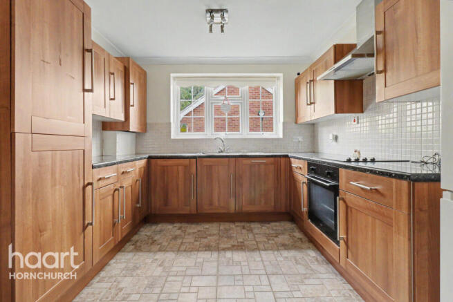 Nelmes Way, HORNCHURCH photo 4