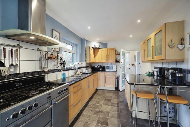 Kitchen/Breakfast Room b