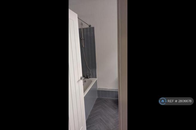 3 bed Terraced to rent Image 11