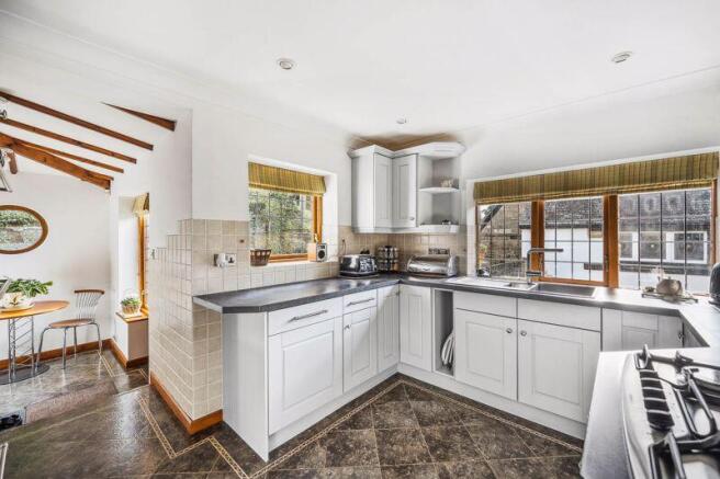 4 bed Detached for sale Image 7