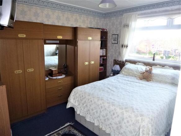 BEDROOM 2